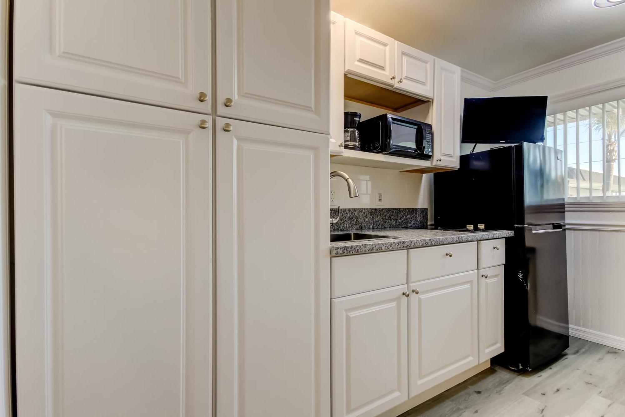 Carousel Suites -Redington Shores Exterior photo