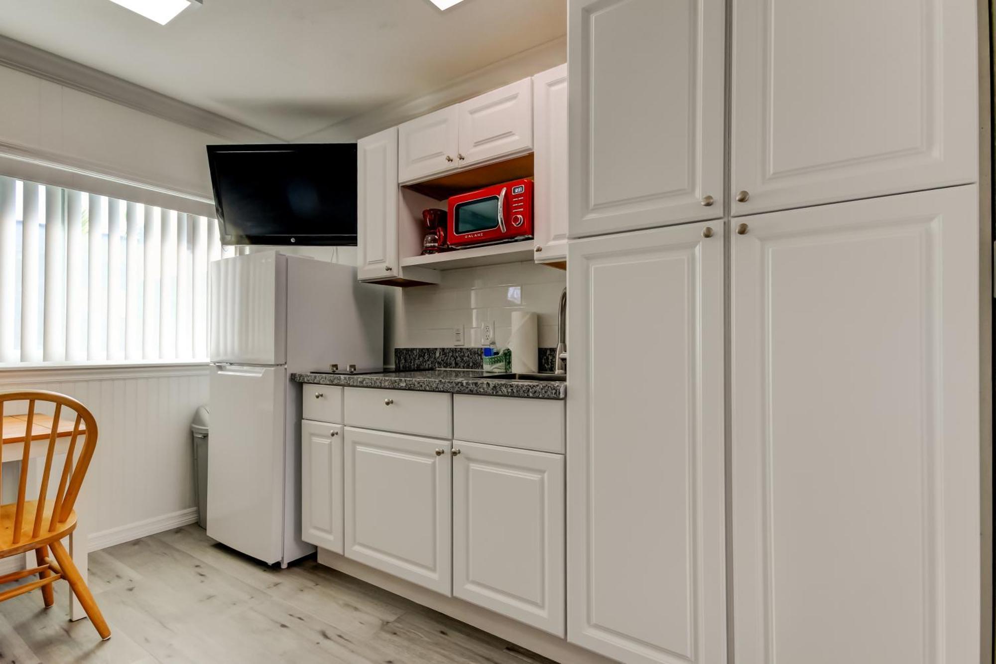 Carousel Suites -Redington Shores Exterior photo